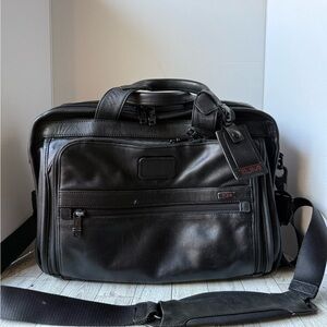 Tumi Alpha Briefcase Leather 96132Dh 15” x 12” Messenger Carry On Travel Laptop